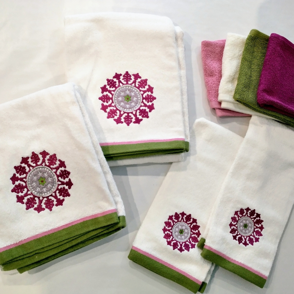 NWOT Mandala Embroidered Raspberry Pink & Green Towel Set